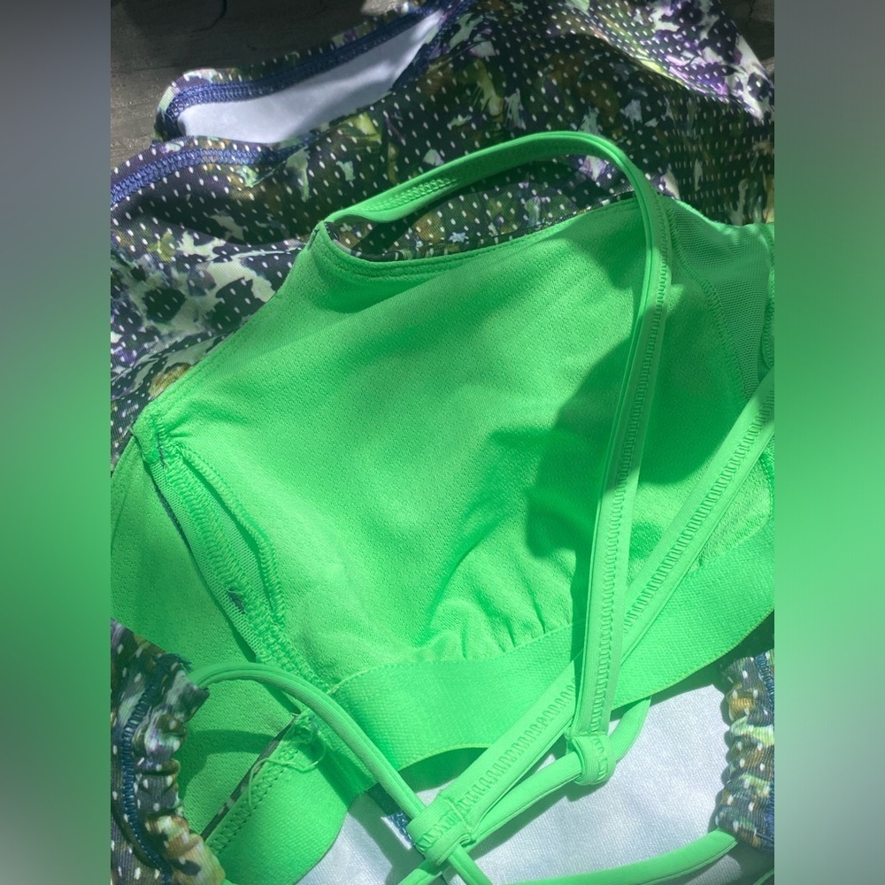 Lululemon Dancing Warrior Tank, Size 6 - Picture 9 of 10